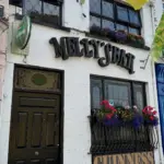 Melly's Bar